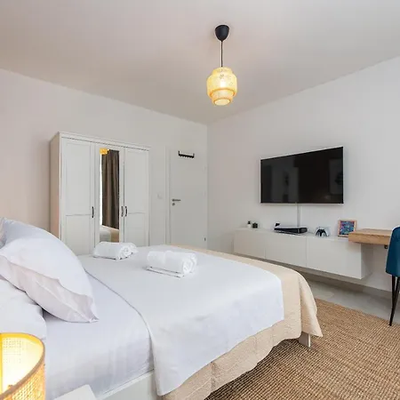 Urban Vibe Apartment *